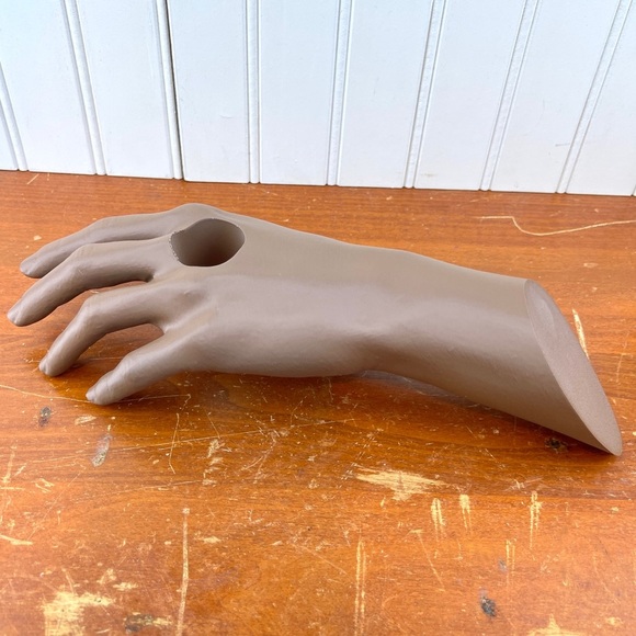 VinoGrace, Hand Sculpture Wine Bottle Holder,Cantilever Bottle Holder - Picture 8 of 10